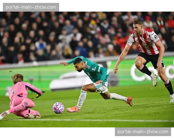 利物浦发布对阵布伦特福德赛前训练图，两名关键球员参与合练