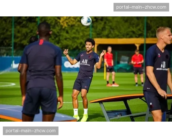 巴黎圣日耳曼全队抵达曼彻斯特,姆巴佩随行训练状态良好 巴黎圣日耳曼全队抵达曼彻斯特,姆巴佩随行训练状态良好