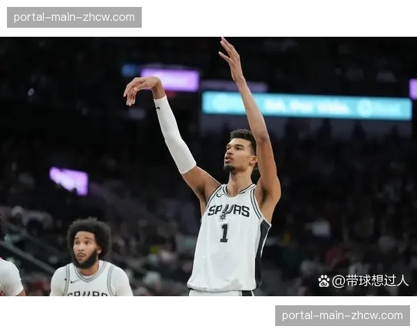 文班亚马季后赛首秀贡献35分15篮板8封盖，创多项历史纪录